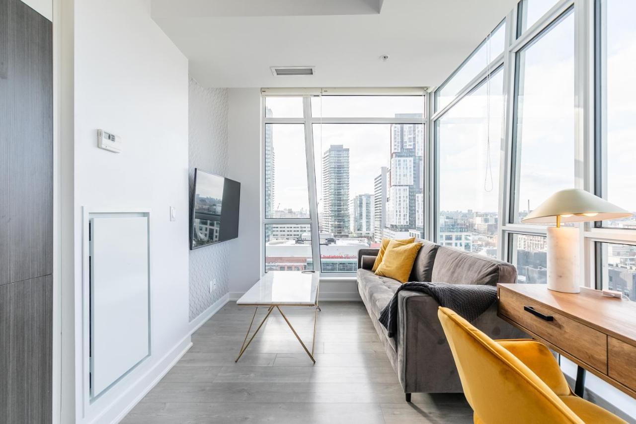 Luxury 2 Bedroom In The Heart Of Entertainment District - City Skyline View & Balcony Toronto Bagian luar foto