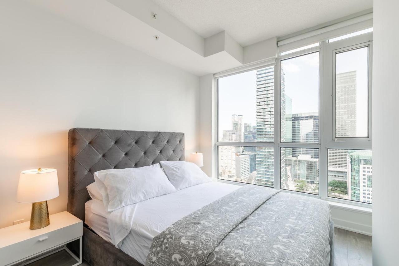 Luxury 2 Bedroom In The Heart Of Entertainment District - City Skyline View & Balcony Toronto Bagian luar foto